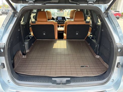 Used 2020 Toyota Highlander Platinum FWD image 18