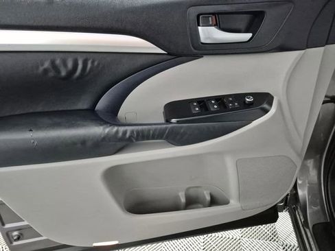 Used 2015 Toyota Highlander XLE AWD/4WD image 15