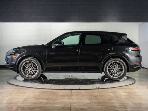 Used 2025 Porsche Cayenne AWD/4WD image 2