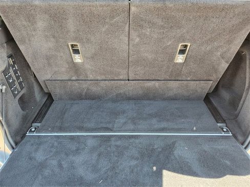 Used 2024 Land Rover Discovery Metropolitan Edition image 25