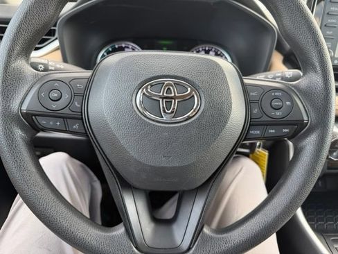 Used 2022 Toyota RAV4 LE AWD/4WD image 17