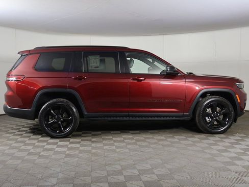 Used 2023 Jeep Grand Cherokee L Laredo image 17