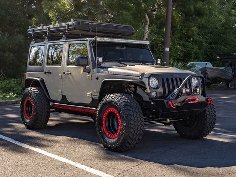 Used 2018 Jeep Wrangler Unlimited Rubicon AWD/4WD image 3