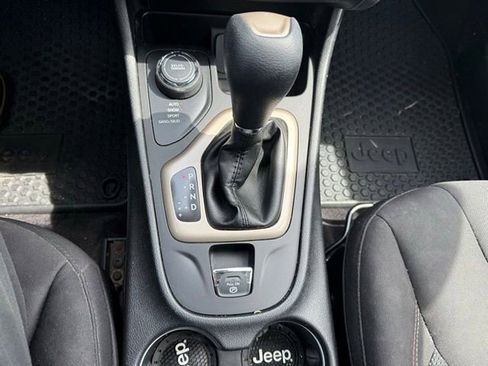 Used 2017 Jeep Cherokee 75th Anniversary image 14