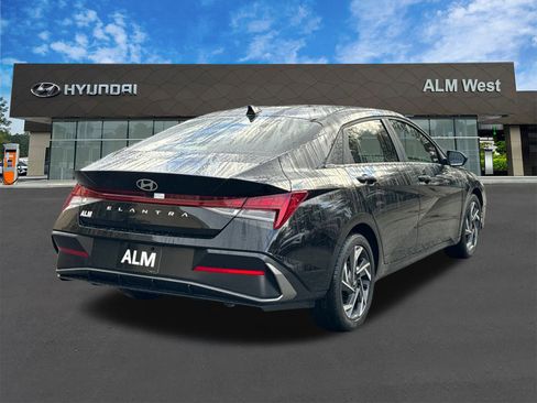 Used 2025 Hyundai Elantra SEL FWD image 5