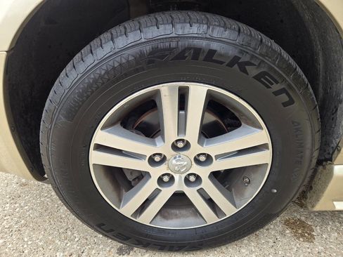 Used 2010 Dodge Grand Caravan SXT image 39