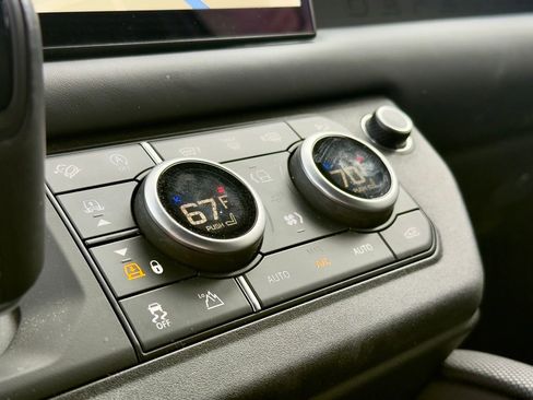 Used 2023 Land Rover Defender 90 Carpathian Edition image 12