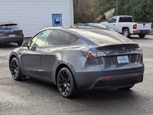 Used 2022 Tesla Model Y Long Range image 3