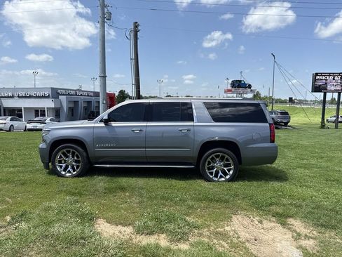 Used 2020 Chevrolet Suburban Premier AWD/4WD image 3