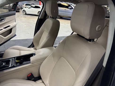 Used 2020 Jaguar XF Premium image 35