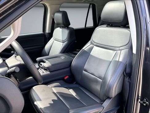Used 2025 Ford Expedition Active AWD/4WD image 21