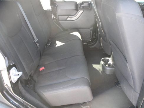 Used 2016 Jeep Wrangler Unlimited Sport image 6