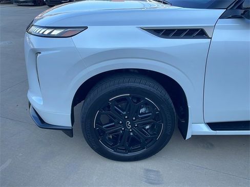 New 2026 INFINITI QX80 4WD w/ Sport Exterior Package image 32