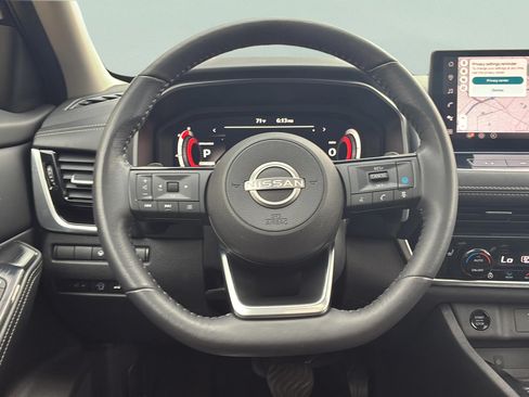Used 2024 Nissan Rogue SL w/ SL Premium Package FWD image 32