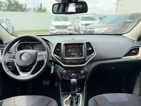 Used 2015 Jeep Cherokee Latitude FWD image 25