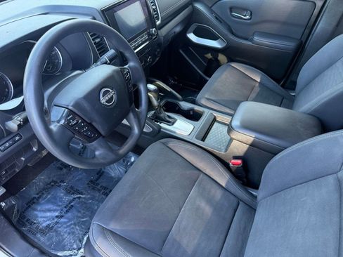 Used 2022 Nissan Frontier SV image 3