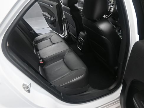 Used 2023 Chrysler 300 Touring L w/ Comfort Group image 18