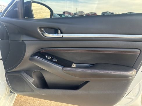 Certified 2023 Nissan Altima 2.5 SR image 9