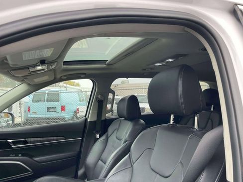 Used 2023 Kia Telluride EX w/ EX Captain's Chair Package image 18