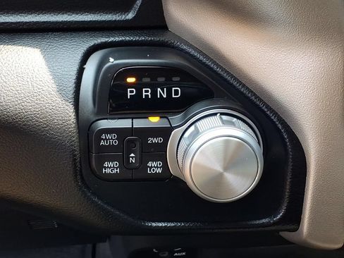 Used 2019 RAM 1500 Laramie AWD/4WD image 9