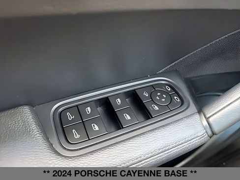 Used 2024 Porsche Cayenne w/ Premium Package AWD/4WD image 31