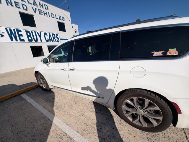 Used 2017 Chrysler Pacifica Limited FWD image 32