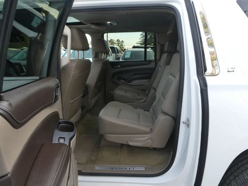 Used 2018 Chevrolet Suburban LT image 31