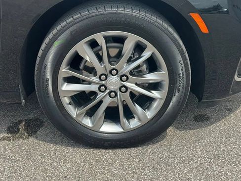 Used 2022 Buick Enclave Avenir w/ Avenir Technology Package AWD/4WD image 9