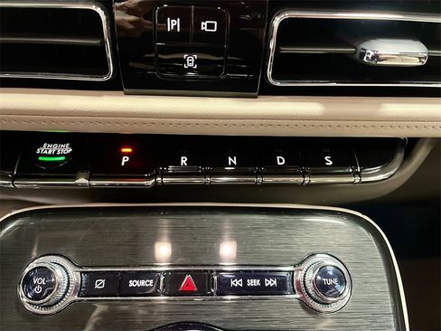 Used 2023 Lincoln Nautilus Reserve w/ Equipment Group 201A image 17