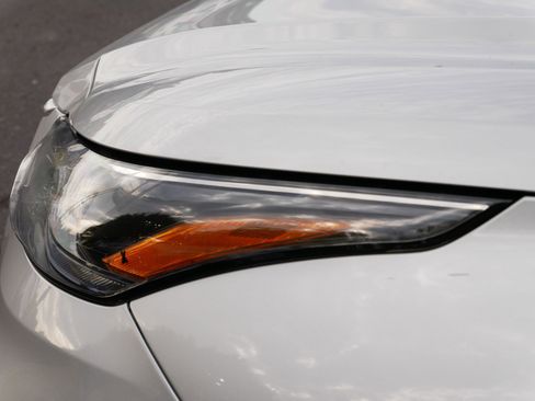 Certified 2024 Toyota Highlander XLE image 16