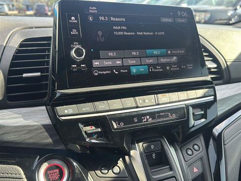 Used 2025 Honda Odyssey Elite image 4
