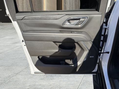 Used 2022 GMC Yukon XL SLT w/ SLT Luxury Package image 22