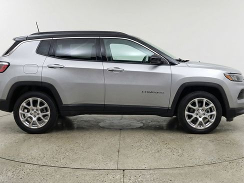 Used 2025 Jeep Compass Limited image 11