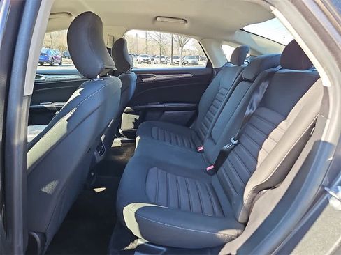 Used 2018 Ford Fusion SE w/ Fusion SE Technology Package image 9