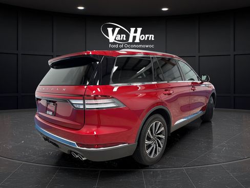 Used 2025 Lincoln Aviator AWD image 3
