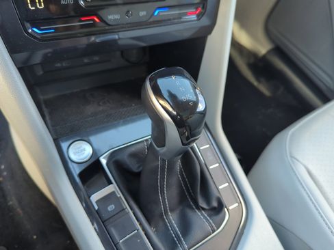 Certified 2022 Volkswagen Tiguan SE w/ Panoramic Sunroof Package image 15