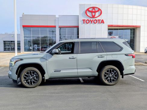 Used 2025 Toyota Sequoia Platinum w/ Tow Technology Package AWD/4WD image 5