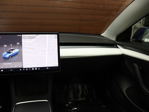 Used 2022 Tesla Model 3 Standard Range image 33