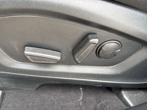 Used 2023 Ford Explorer XLT image 26