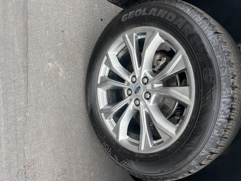 Used 2022 Ford Explorer Limited w/ Equipment Group 301A image 25