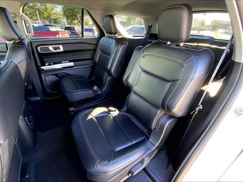 Used 2023 Ford Explorer XLT w/ Equipment Group 202A image 17