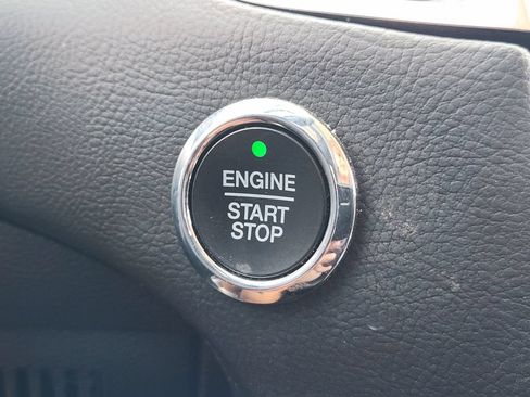 Used 2019 Ford Edge Titanium AWD/4WD image 17