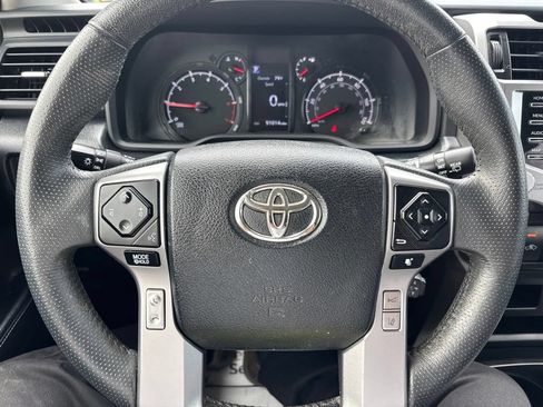 Used 2020 Toyota 4Runner SR5 AWD/4WD image 30