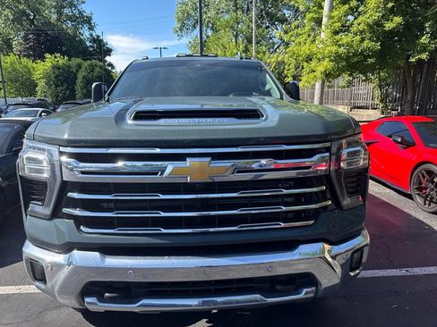 Used 2025 Chevrolet Silverado 2500 LTZ w/ LTZ Plus Package AWD/4WD image 3