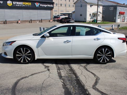 Used 2019 Nissan Altima 2.5 Platinum image 2