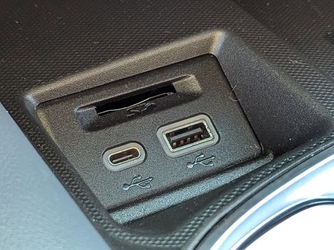 Used 2022 Buick Enclave Premium image 24