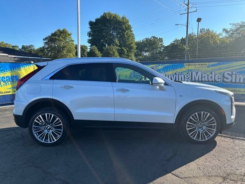 Used 2024 Cadillac XT4 Premium Luxury AWD/4WD image 2