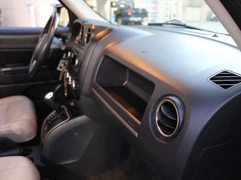 Used 2017 Jeep Patriot 75th Anniversary w/ Power Value Group image 11