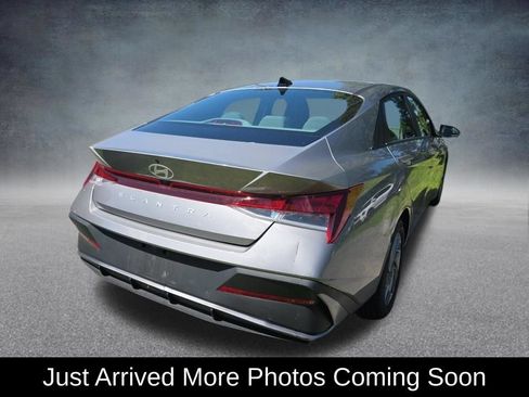 Used 2024 Hyundai Elantra SEL FWD image 2