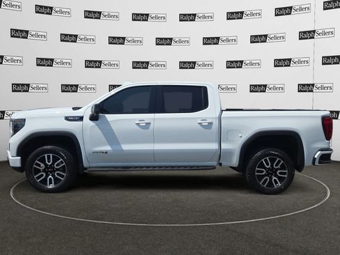 Used 2024 GMC Sierra 1500 AT4 w/ AT4 Preferred Package AWD/4WD image 3